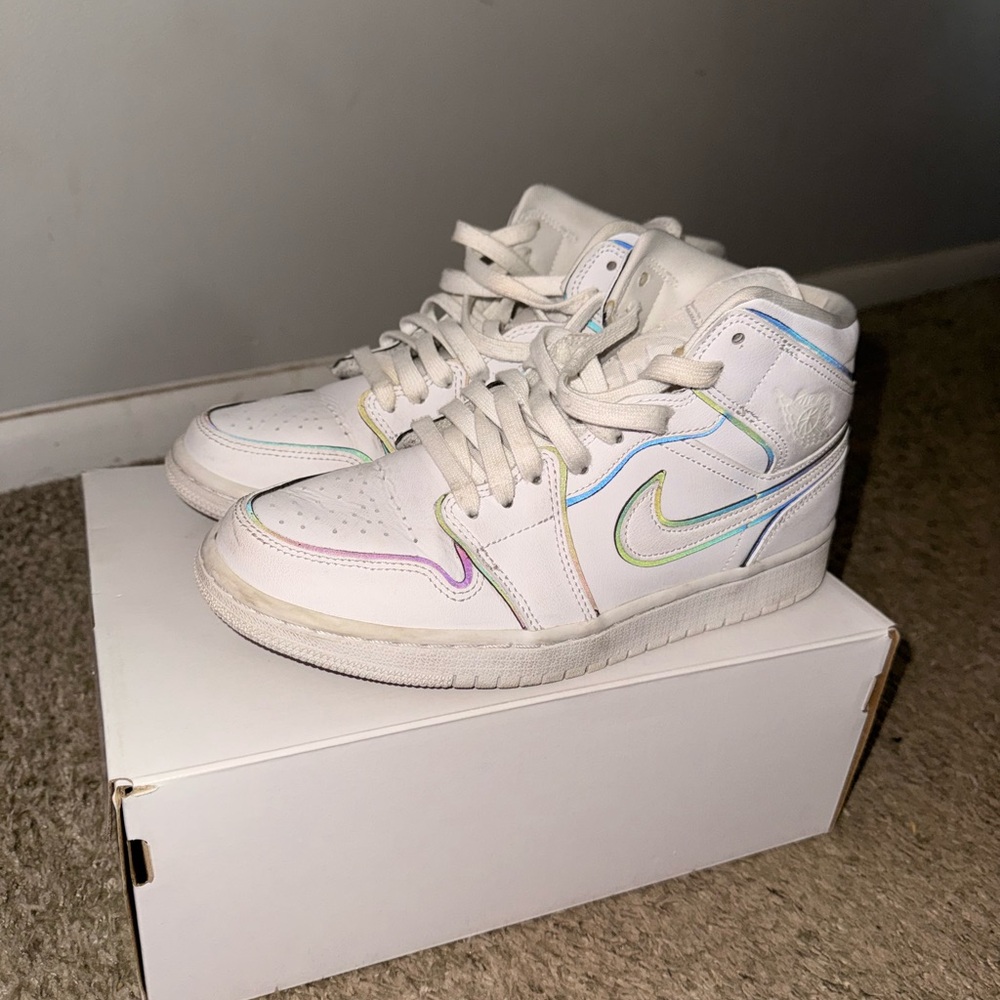 Black and white air Jordan mids - Picture 4 of 4